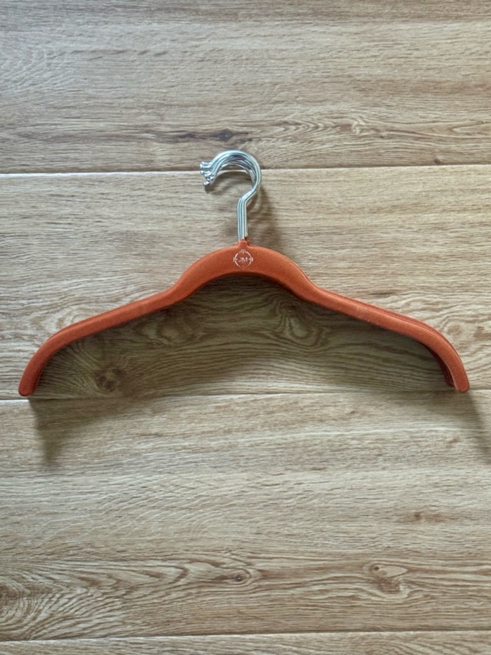 Huggable Hangers Joy
Mangano Shirt Hanger, Rust Orange Velvet Flocking, Cnt #10 - Picture 4 of 4